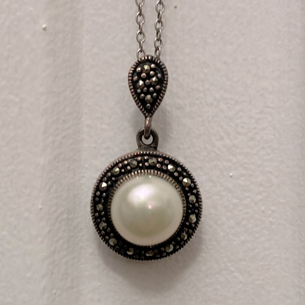 Pearl Pendant Necklace